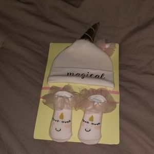 Newborn girl hat and booties